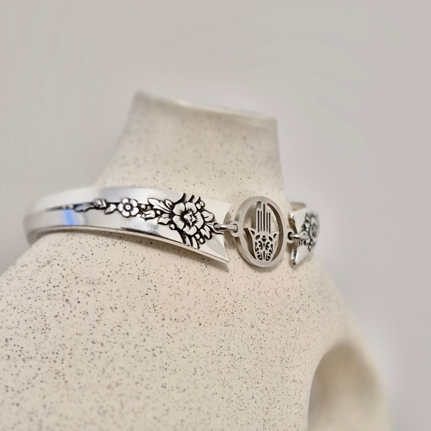 Bracelet Main de Fatima M/L adulte 7 1/2 pouces.