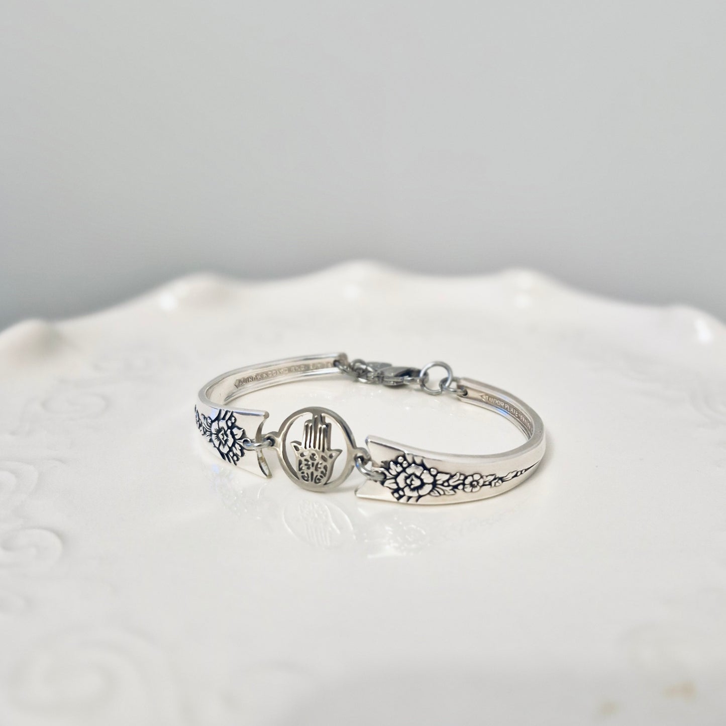 Bracelet Main de Fatima M/L adulte 7 1/2 pouces.