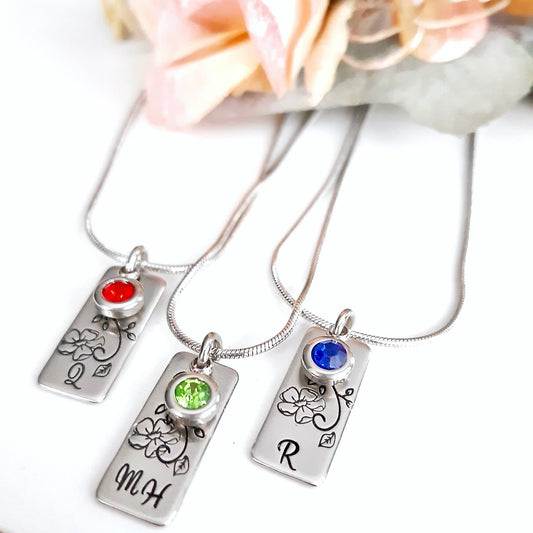 Initiale & pierre du mois