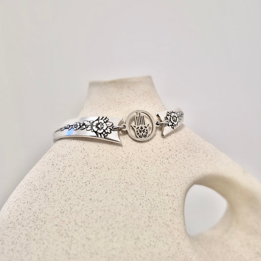 Bracelet Main de Fatima M/L adulte  7 1/2 pouces.
